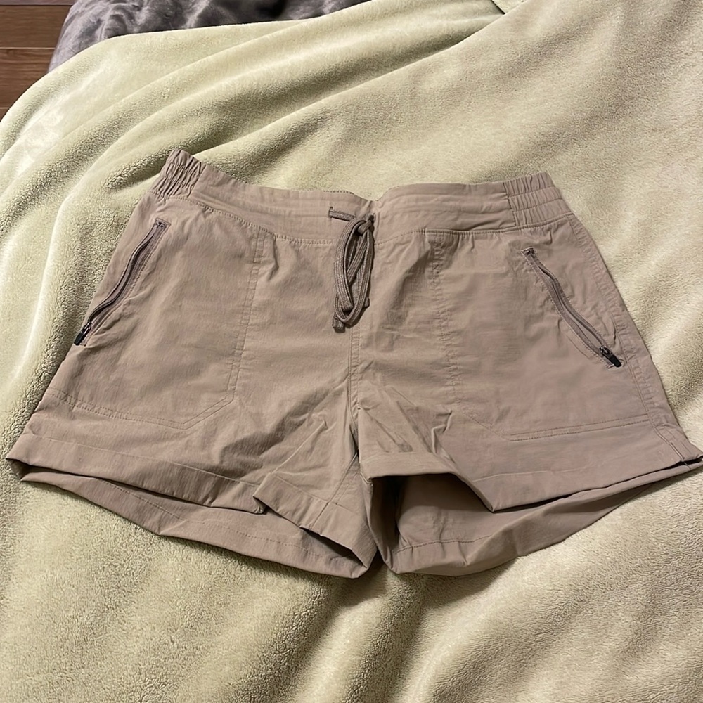 Eddie Bauer active shorts